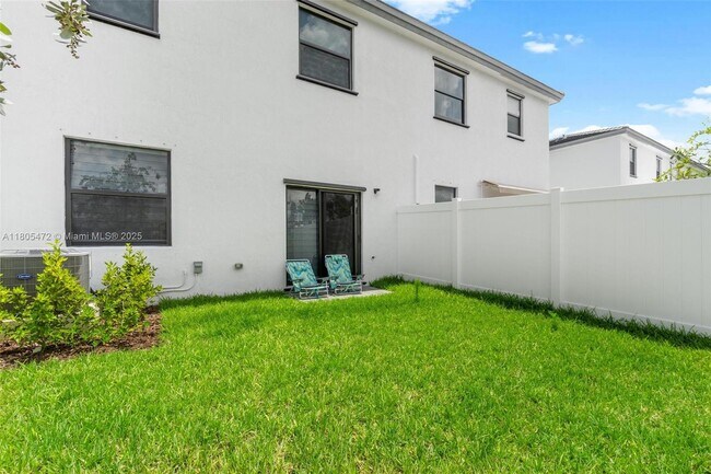 Foto del edificio - 541 NW 204th St