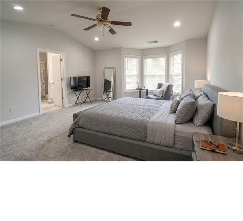 Building Photo - 6164 Thorncrest Dr
