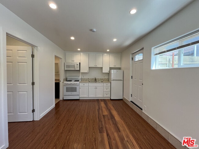 Building Photo - 3901 S Orange Dr