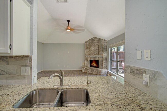 Foto del edificio - 16322 Chimneystone Dr