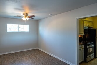 Building Photo - 2801 Carrolton St