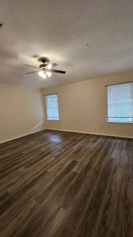 Foto del edificio - 14902 Snelling Dr
