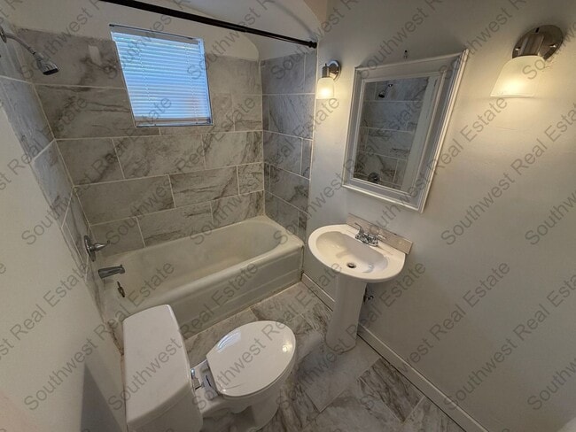 Foto del edificio - 2 bedrooms 1 bath home.