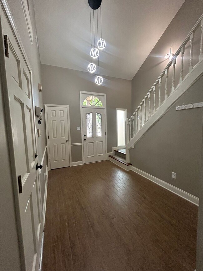 Building Photo - Wyndyke Country Club Subdivision! Newly Re...