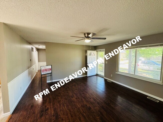 Building Photo - 3/2 Home Available Now!!