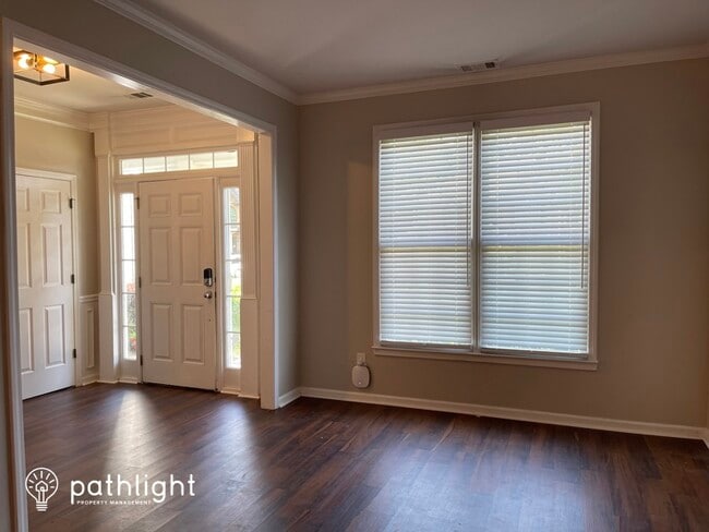 Building Photo - 2621 Hillgrove Drive