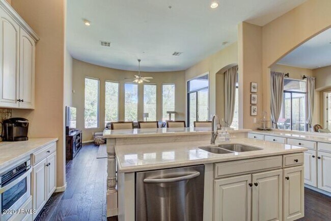 Foto del edificio - 8010 E Wingspan Way