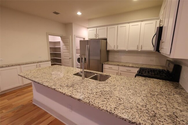 Foto del edificio - 2101 Town Centre Dr