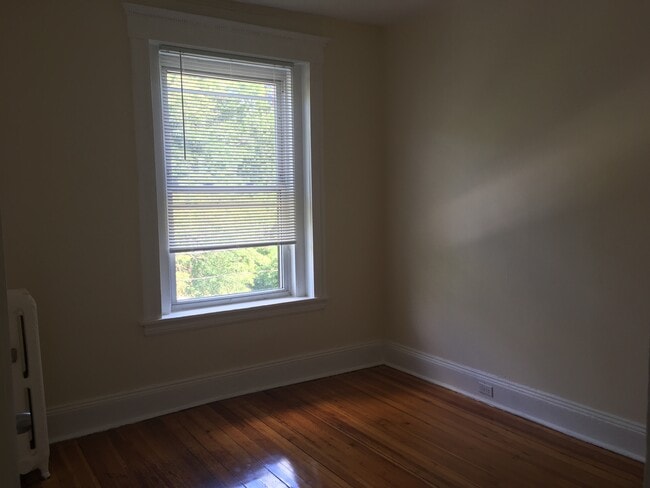 Building Photo - 14 Parkway Rd