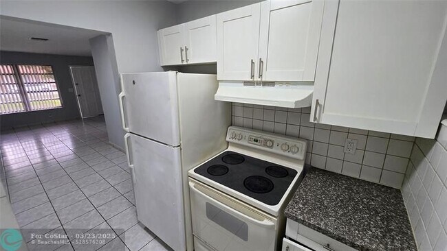 Foto del edificio - 1870 NE 161st St
