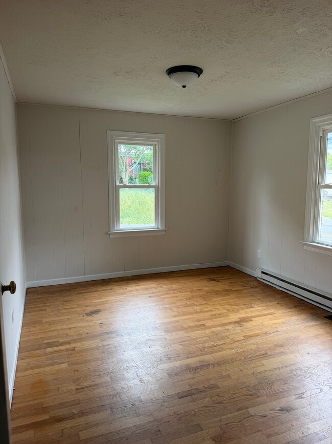 Building Photo - 264 Jenny Wren Dr