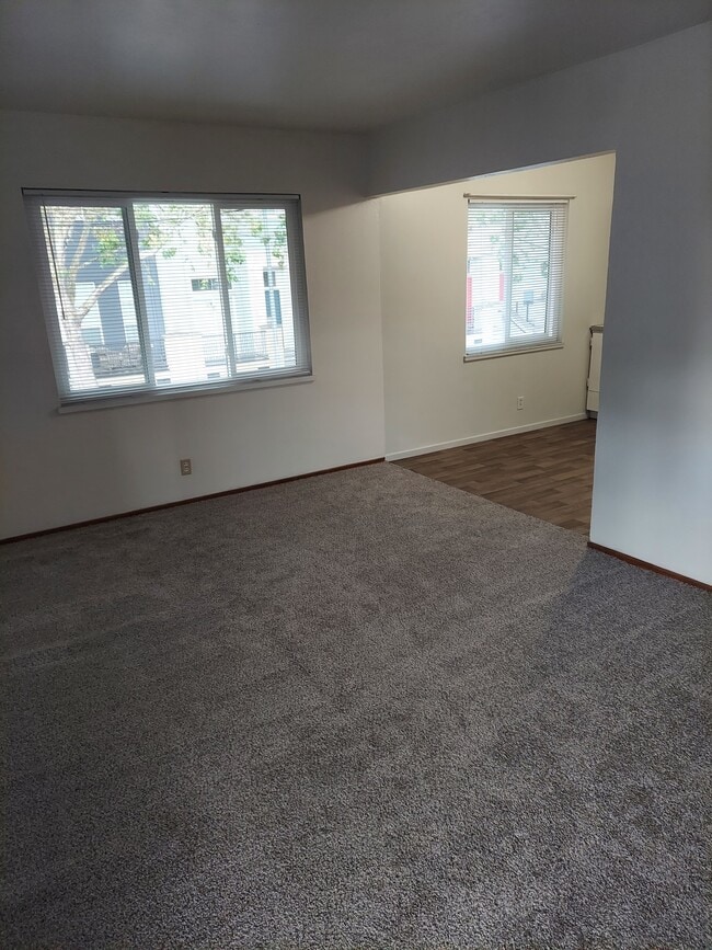 Building Photo - 240 Gifford Ave