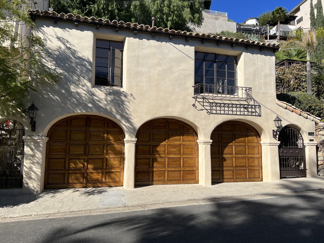 Primary Photo - 7875 Hillside Ave