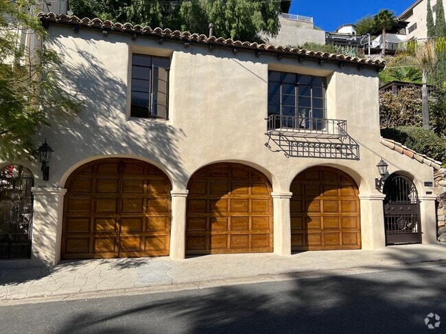Building Photo - 7875 Hillside Ave