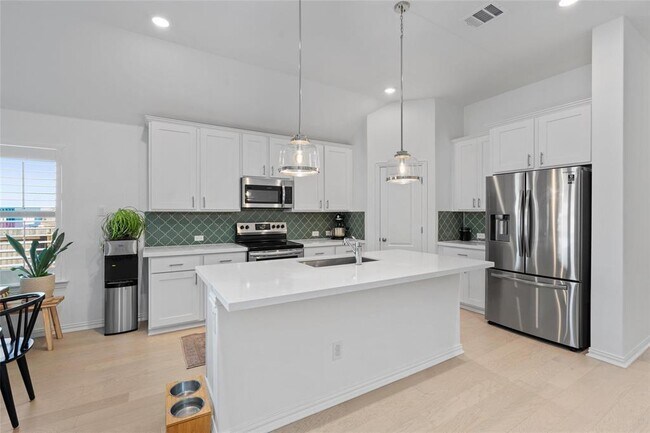 Building Photo - 200 Ottaviano Way