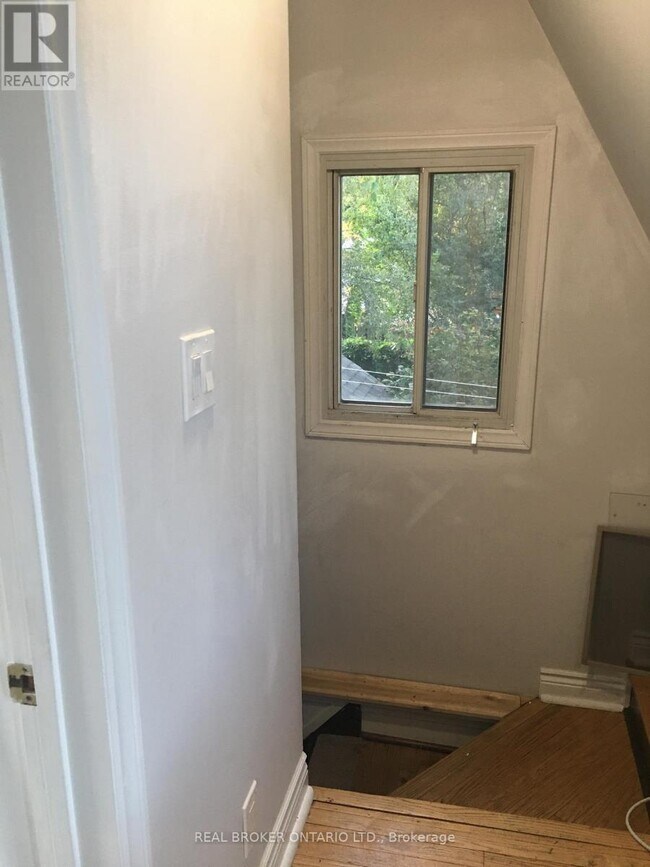 Photo du bâtiment - 80 Courcelette Rd