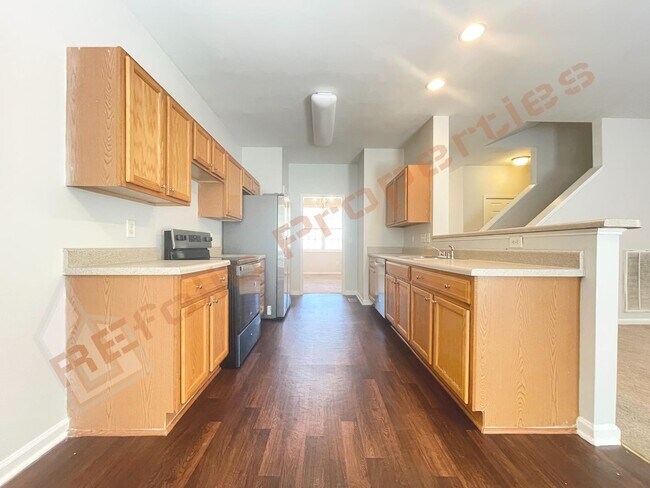 Building Photo - Wonderful 4 Bedroom 2.5 Bath, With Fresh P...