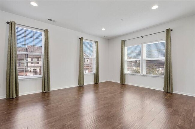 Foto del edificio - 204 Noble Woods Dr