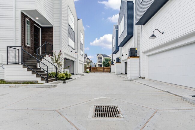 Foto del edificio - 1131 W 17th St
