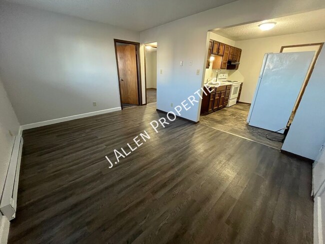 Building Photo - Spacious 2 bed