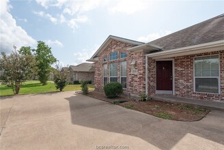 Building Photo - 1004 Crepe Myrtle Ct