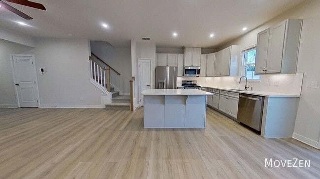 Building Photo - 208 Lograto Ln