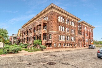 Building Photo - 504 E Kirby St