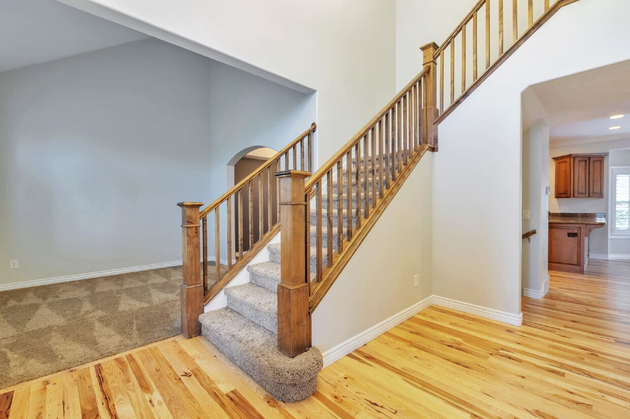 AVAILABLE NOW — SPACIOUS & BEAUTIFUL Bountiful Meadows Home. 4 BED 3 BATH SIGNLE FAMILY HOME - COMING SOON — Bountiful Meadows