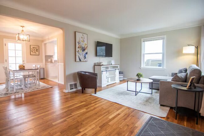 Foto del edificio - 7046 Greenleaf Ave