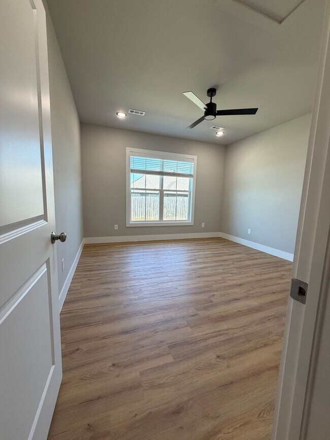 Building Photo - ***1000 Seaborn Way***