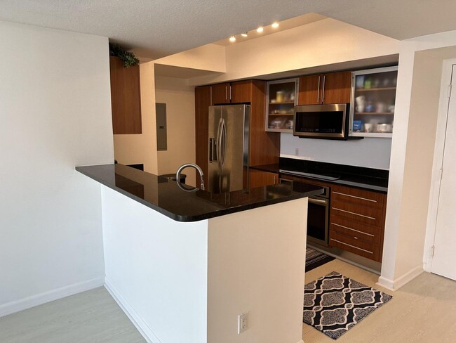 Building Photo - 1551 N Flagler Dr