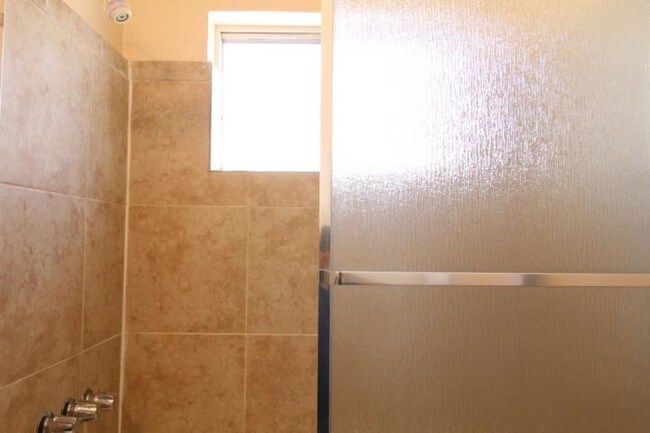 Building Photo - 1 bedroom in Los Angeles CA 90028