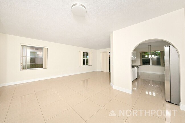 Foto del edificio - 8530 Via Romona Via