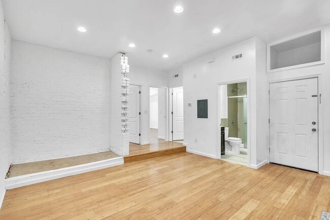 Foto del edificio - 162 University Ave