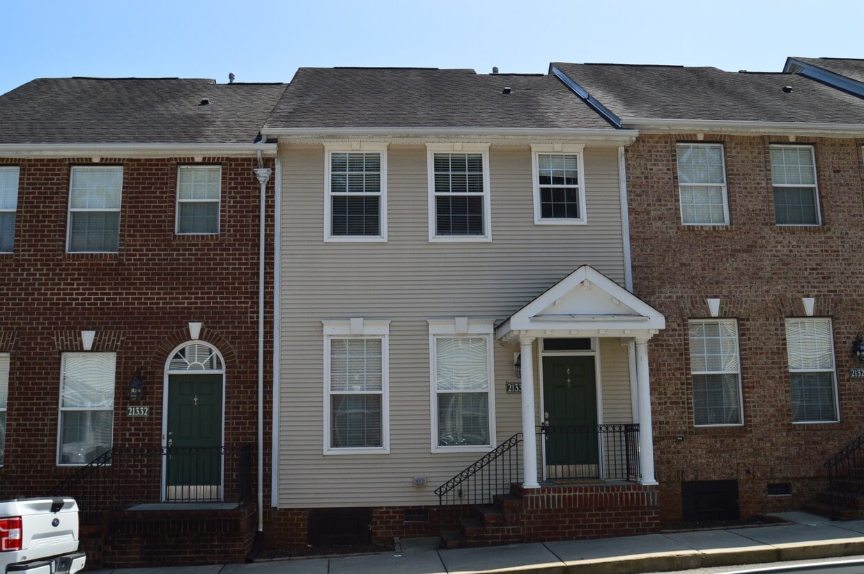 Foto principal - 21330 Pine St