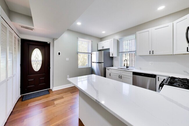 Foto del edificio - Beautiful- 3Bed/2Bath Townhome!