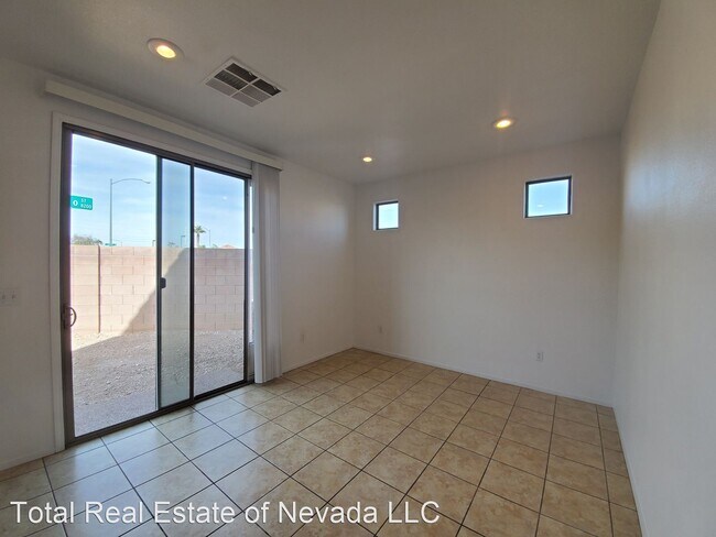 Building Photo - 3 br, 2.5 bath House - 8203 Laredo St