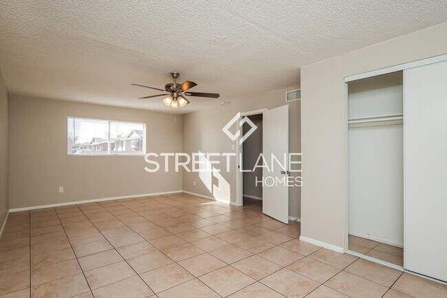 Building Photo - Charming 5 Bedroom in Phoenix!