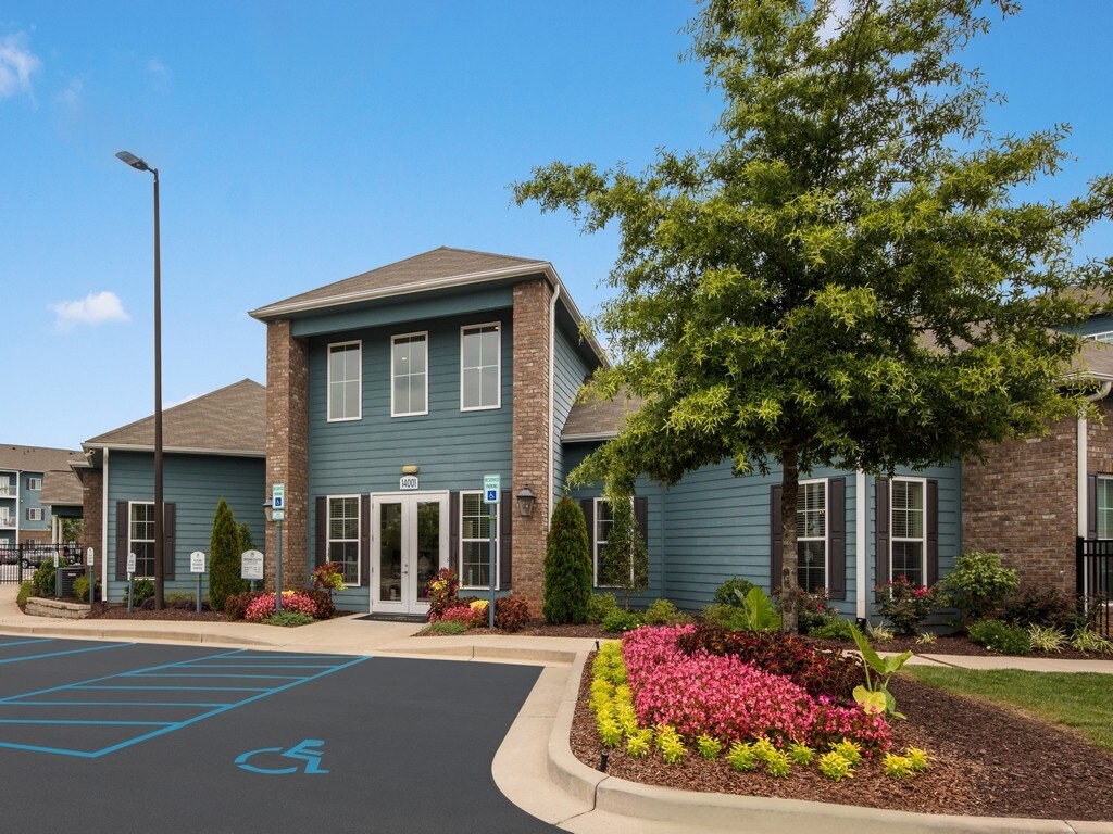 Palisades at Howell Road Apartments in Greenville, SC