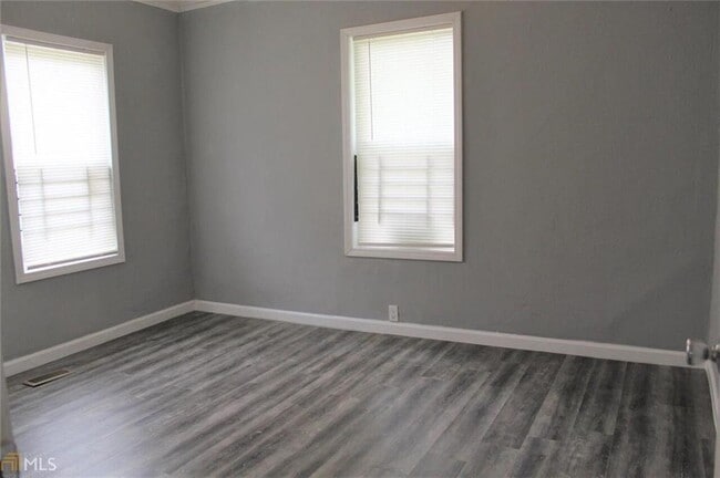 Foto del edificio - 962 Division St NW