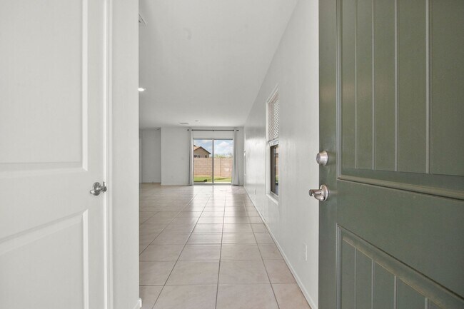 Foto del edificio - New home in Valencia Crossing!