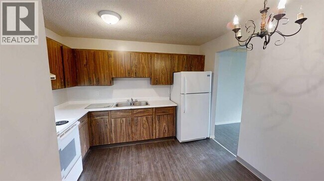 Building Photo - 5117-5144 44 St