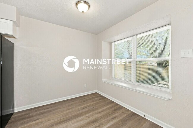 Foto del edificio - 4 Bedroom Pet-Friendly Home in ARLINGTON, TX with Main Street Renewal