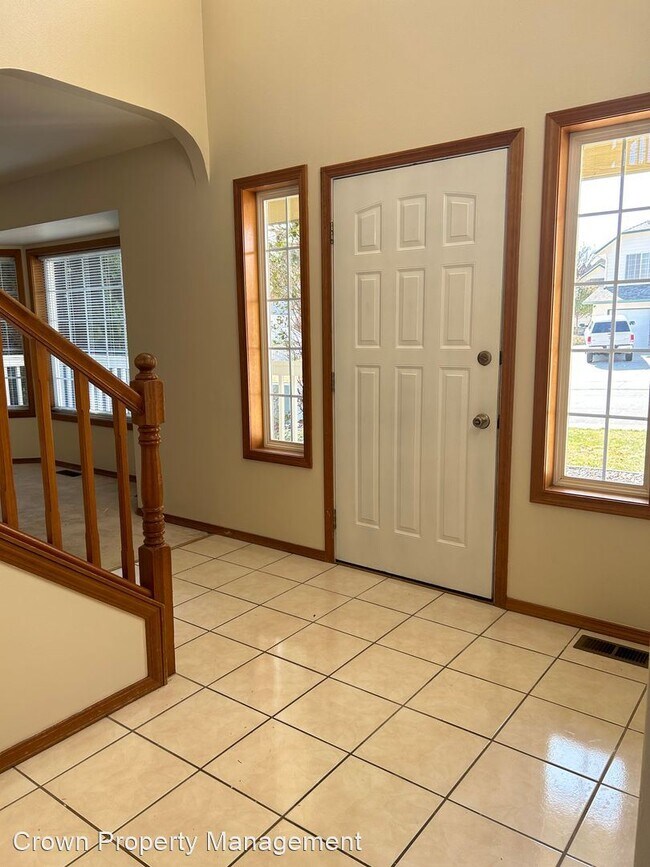 Building Photo - 5 br, 3 bath House - 2744 Willowbrook Ave.