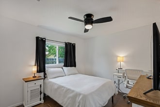 Building Photo - 804 Sylvia Ln