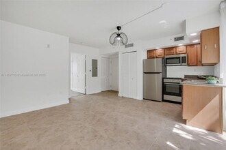 Building Photo - 630 85th St