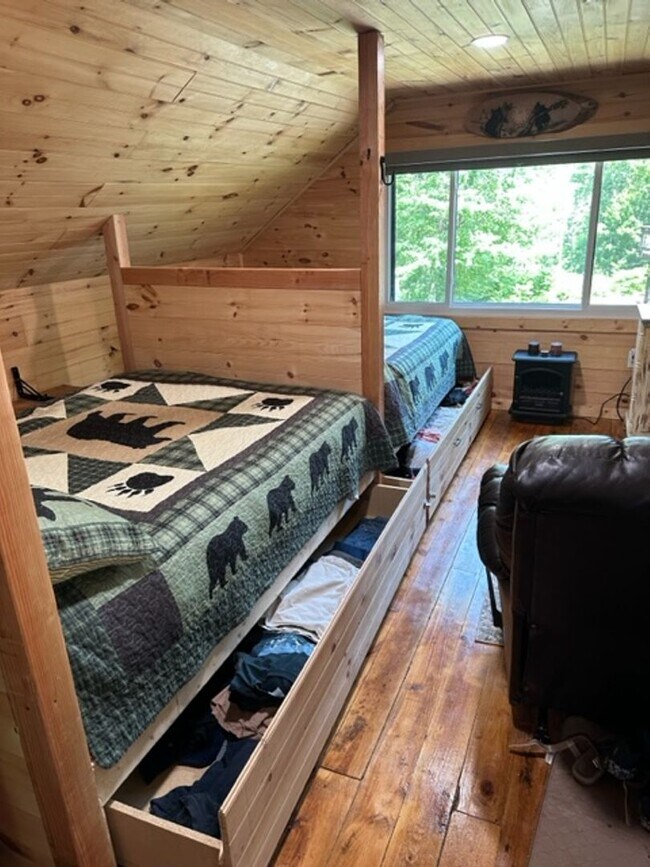 Building Photo - Black Mountain Studio Loft Cottage-All Uti...