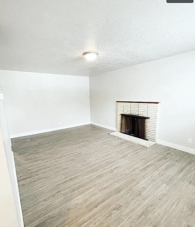 Building Photo - 31 W 1600 N