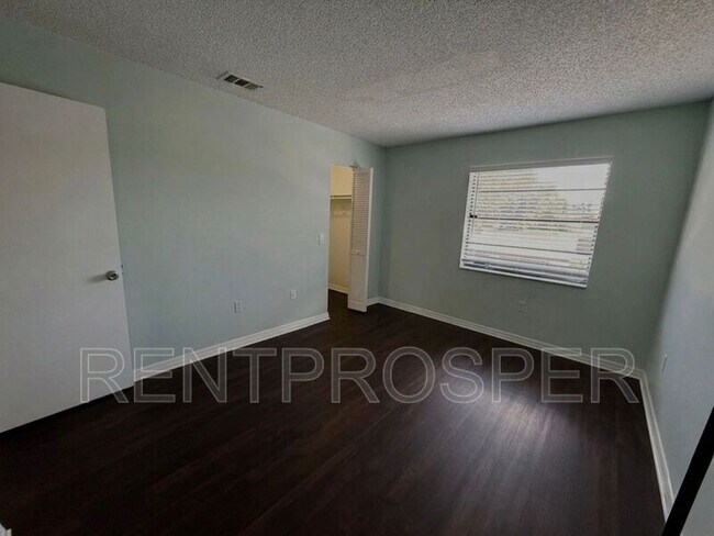 Building Photo - 1054 Mollie Ln