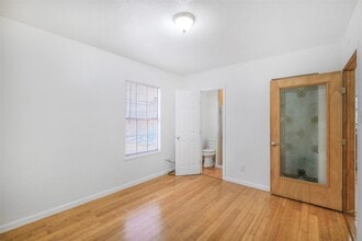 Building Photo - 402 Bomar St